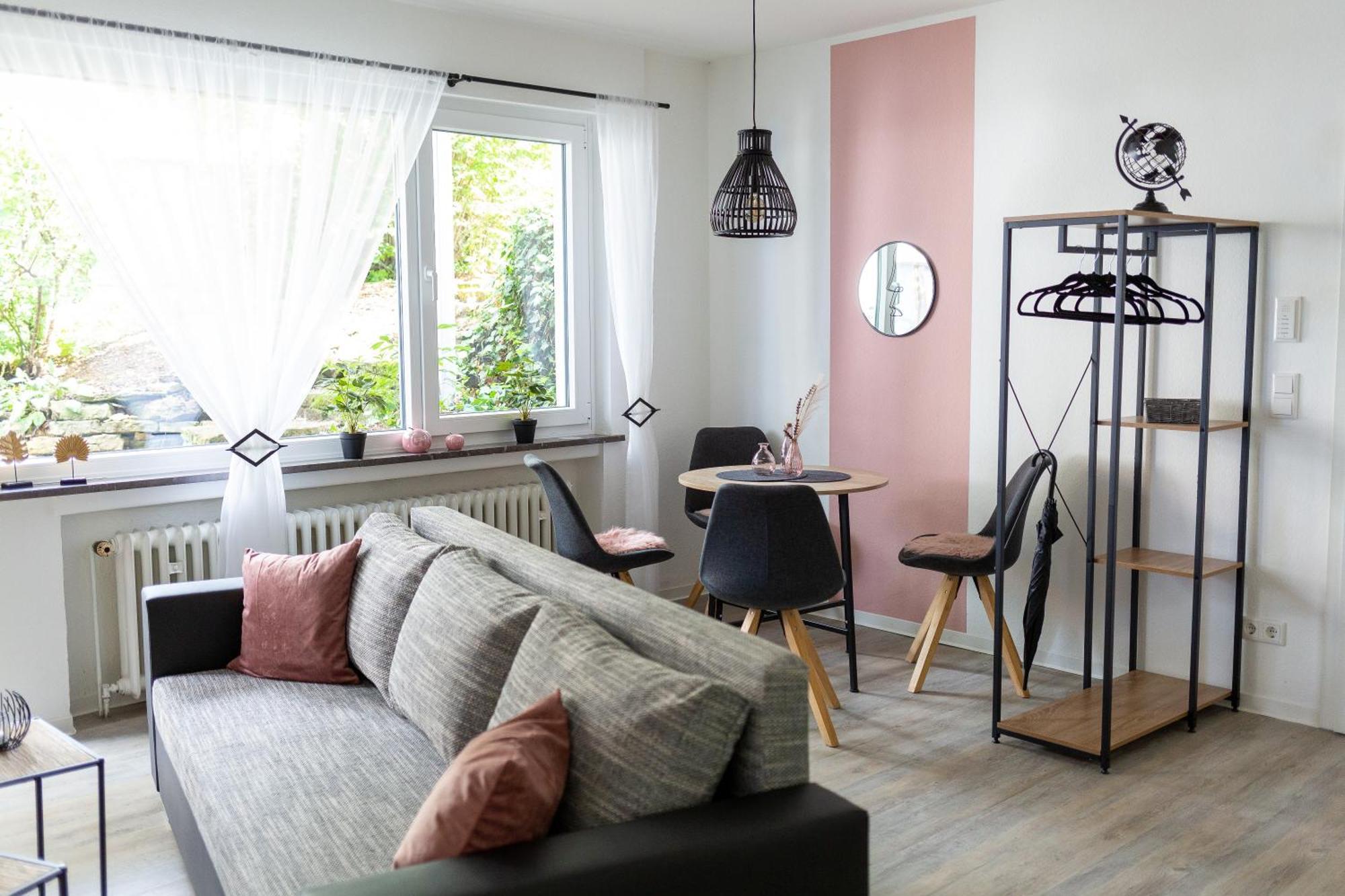Moderne Stadtwohnungen In - Kueche, Schlafsofa, Terrasse Oder Balkon Wlan Smart Tv Huenfeld